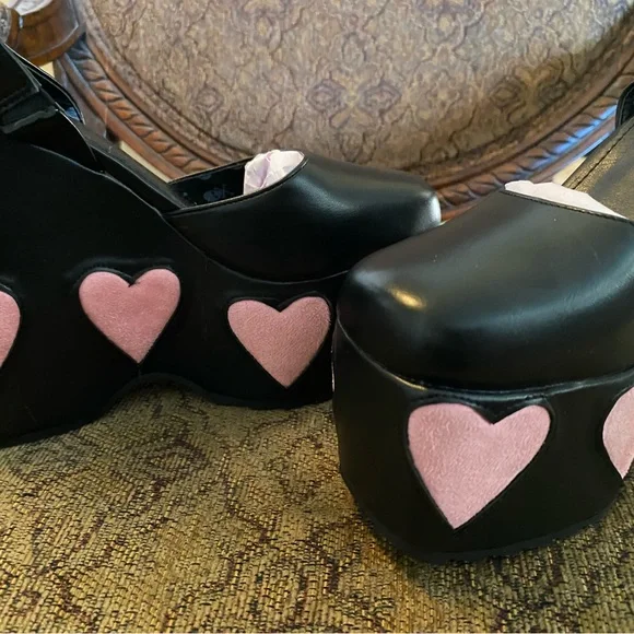 Dolls Kill Lamoda Future Stranger Pink Felt Heart Chunky Platform Heels - Picture 2 of 8